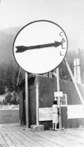 • The large semaphore on the wharf at Kuskanook. Motorists waiting for the ferry were expected to lower the arm to the “call” position.