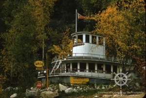 A roadside view of the Nasookin’s superstructure in the mid-1950s as the Quill ‘n’ Craft souvenir and handicraft shop east of Nelson.