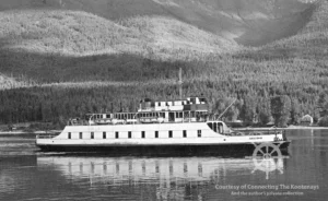A striking side view of the Anscomb as she makes her approach to Balfour.